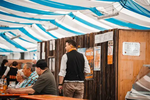 Schmalzlerfest Perlesreut 2024 Sonntag: Weißbierfrühschoppen, Schnupferwettbewerb, d Noudnigln, Verlosung Foto 2400318